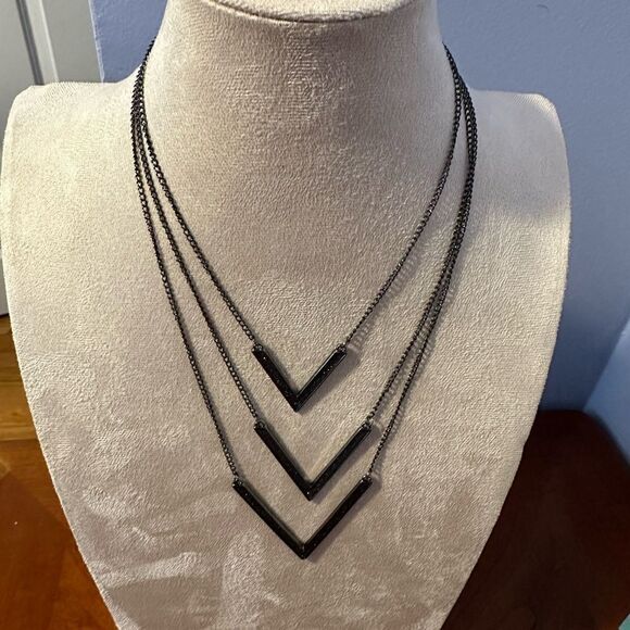 Apt 9 black sparkley V shaped layered necklace - Picture 1 of 6